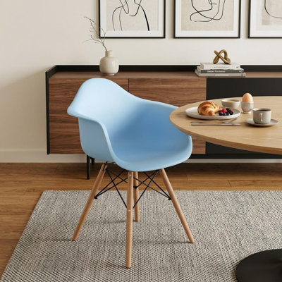 Chaise de salle à manger bleue et naturelle en plastique et bois massif