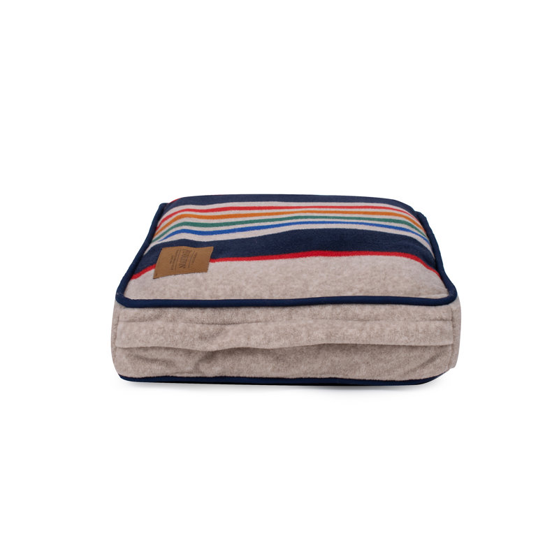 Pendleton National Park Pet Napper, X-Large (48" W x 36" D x 4" H), Yellowstone