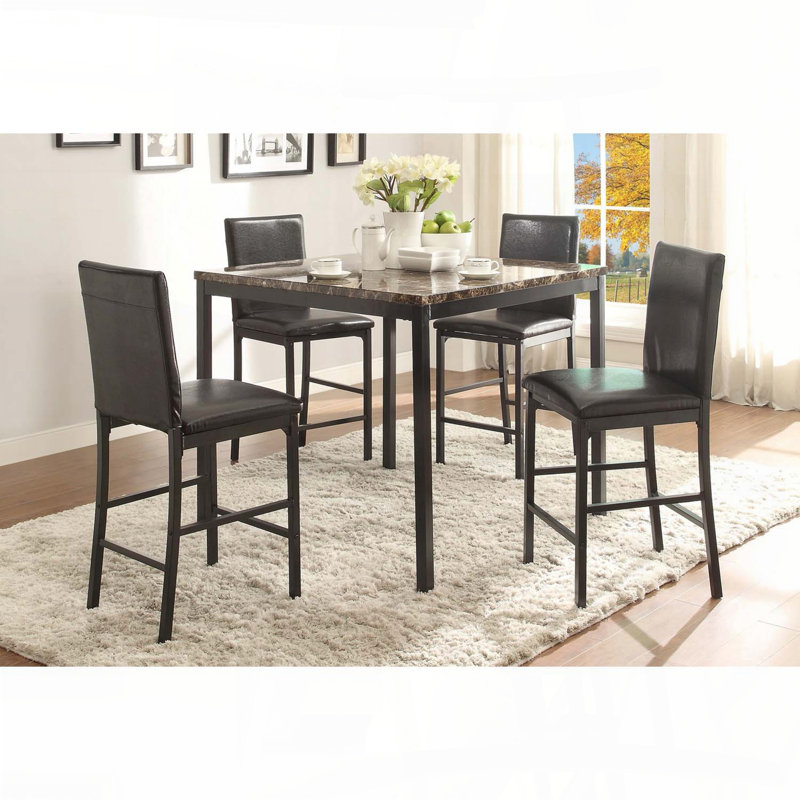 Table carrée en faux marbre à hauteur de comptoir avec structure en métal