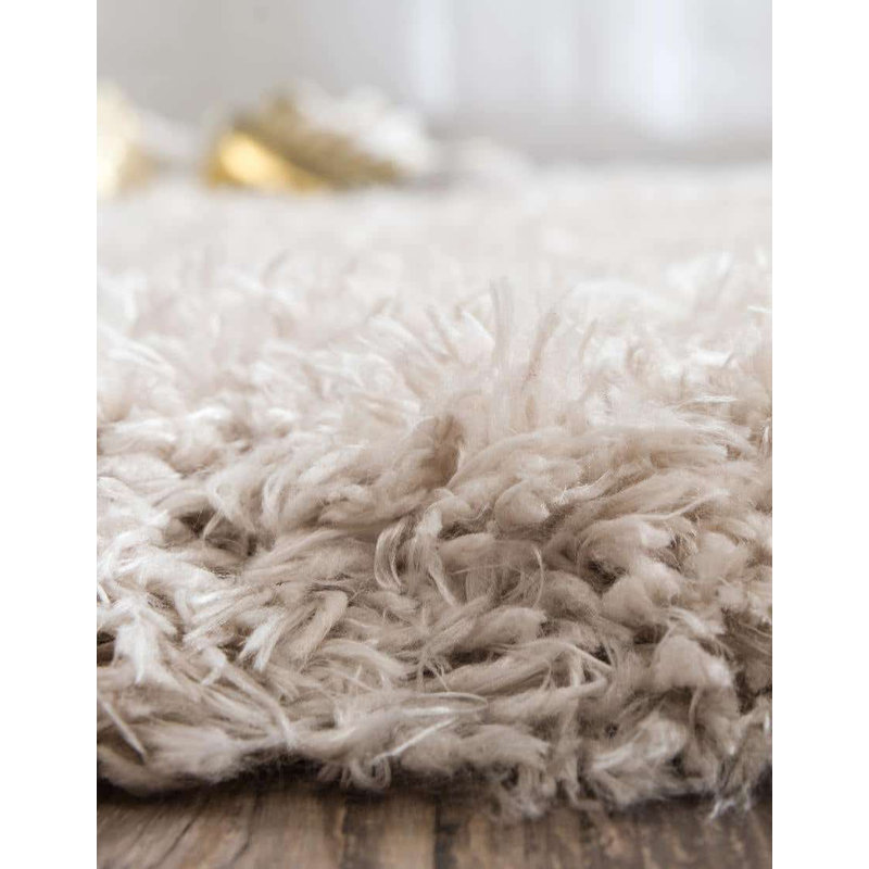 Indoor Rug, Round 7'10"