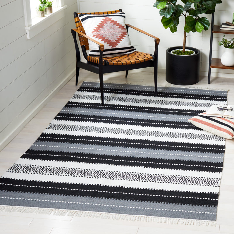 Tapis rayé kilim 103 noir / ivoire, Rectangle 6 pi x 9 pi