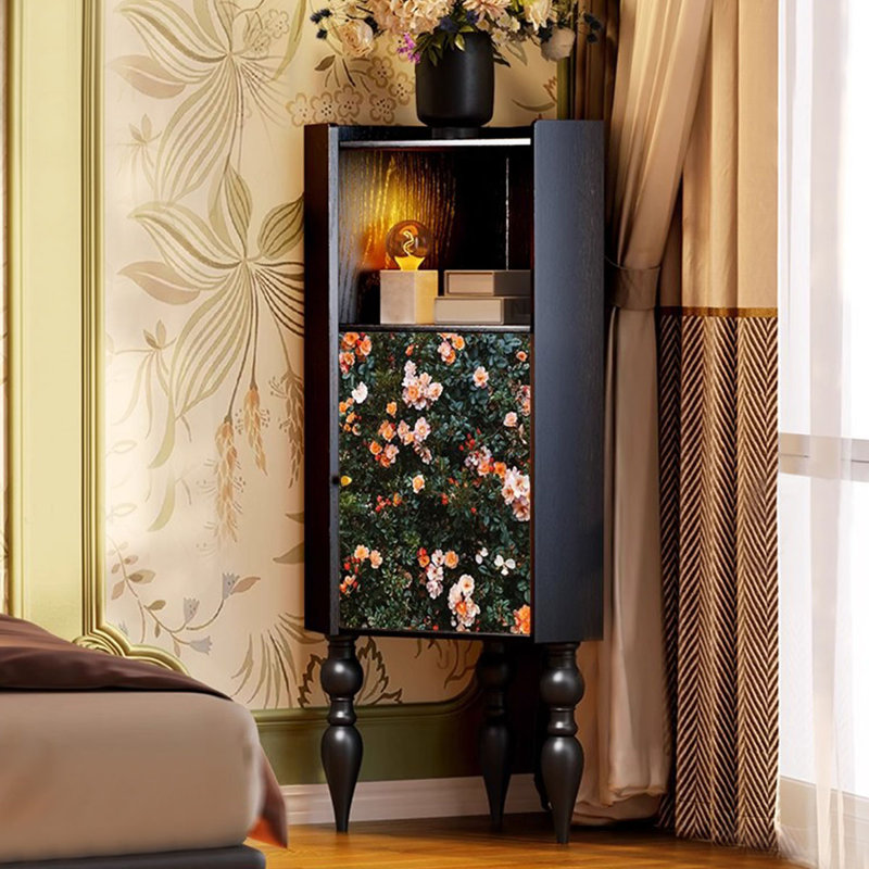 Armoire de coin noire en bois massif