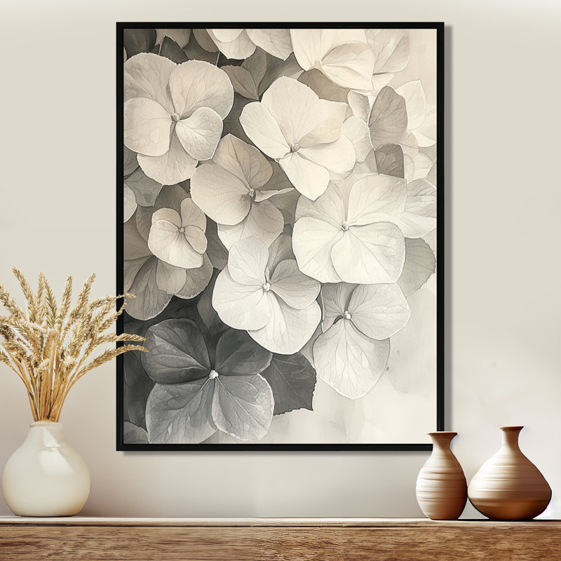 Rétro hortensia en monochrome I - art mural hortensia, Noir, Reproduction avec cadre flottant, H 20 po x l 12 po