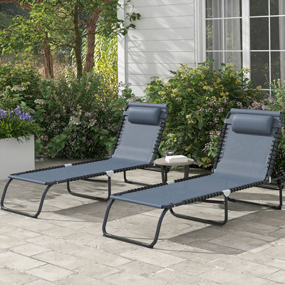 Chaise longue de piscine pliante Outsunny avec dossier inclinable à 4 positions et siège en filet respirant pour la détente en plein air, gris