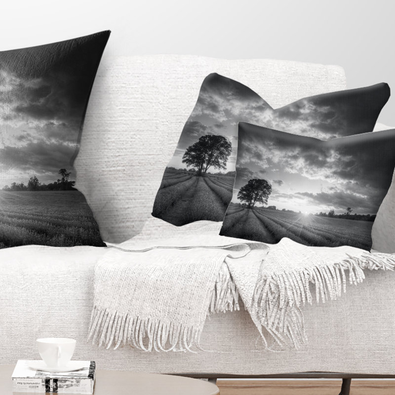 Coussin lombaire au coucher du soleil sur un champ de lavande, Noir / blanc