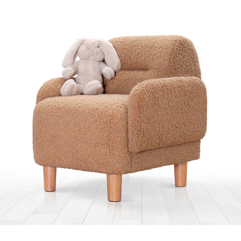Fauteuil à oreilles élégant pour enfant, revêtement en fausse fourrure brune, 19,3 po x 22,4 po x 20,1 po | 100% fausse fourrure, pieds en bois de hêtre | Confortable, éponge dure moyenne de 2,8 po, parfaite pour les salles de jeux et les coins lecture, conception durable et élégante