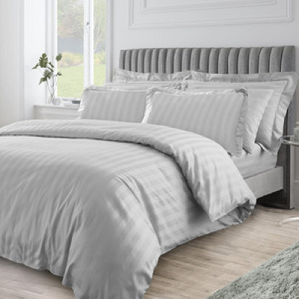 Polyester Striped Duvet Cover Set with Pillowcases Included