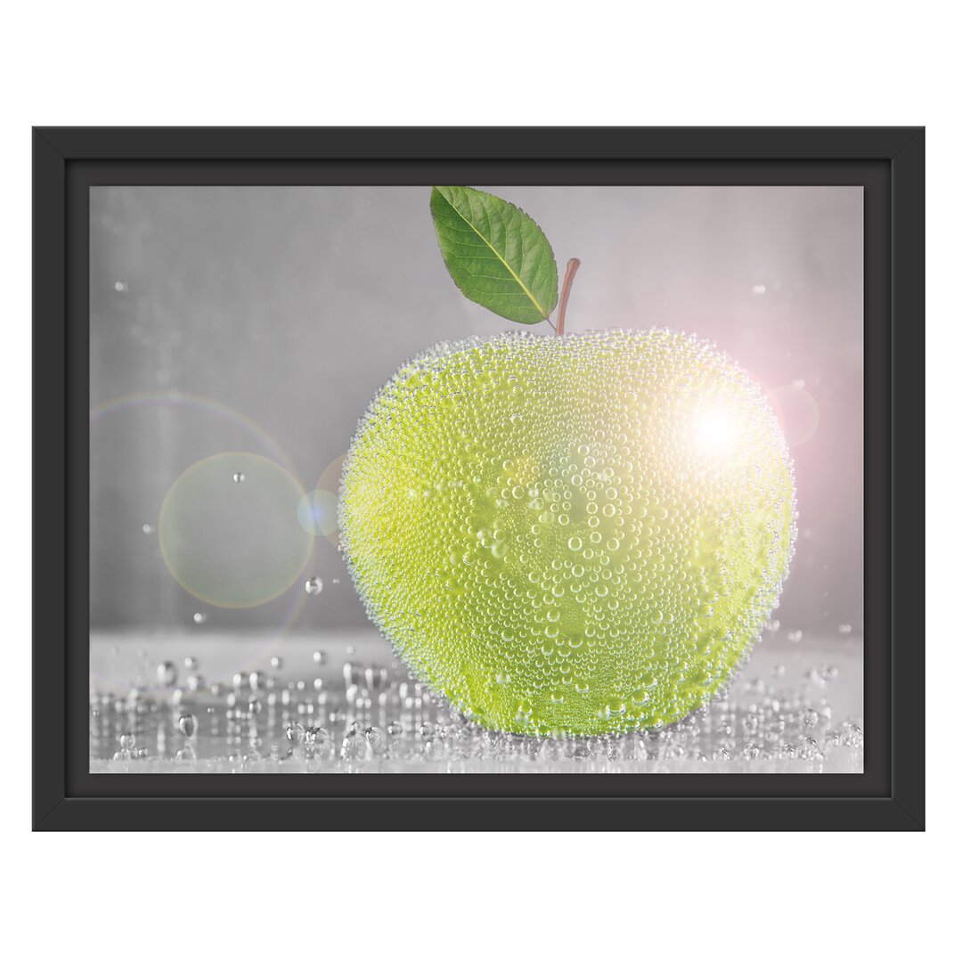 Gerahmtes Wandbild Apfel mit Wasserperlen