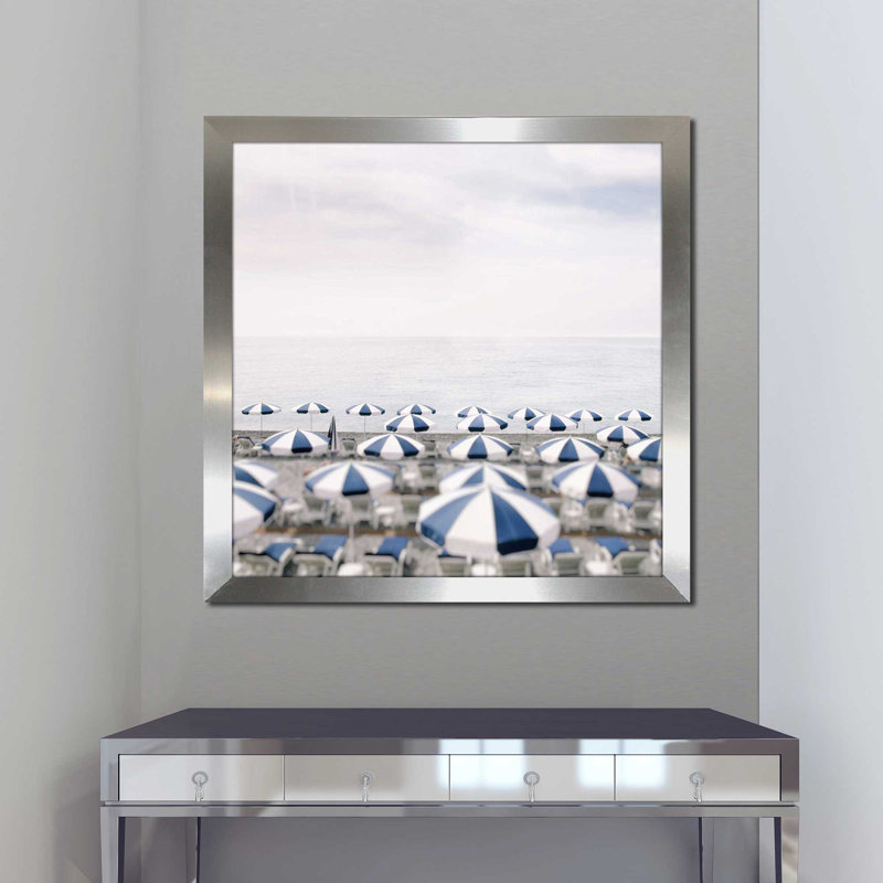 «Seaside 7» par Carina Okula - photographie, Encadrement argenté, H 31,5 po x l 31,5 po x P 1 po