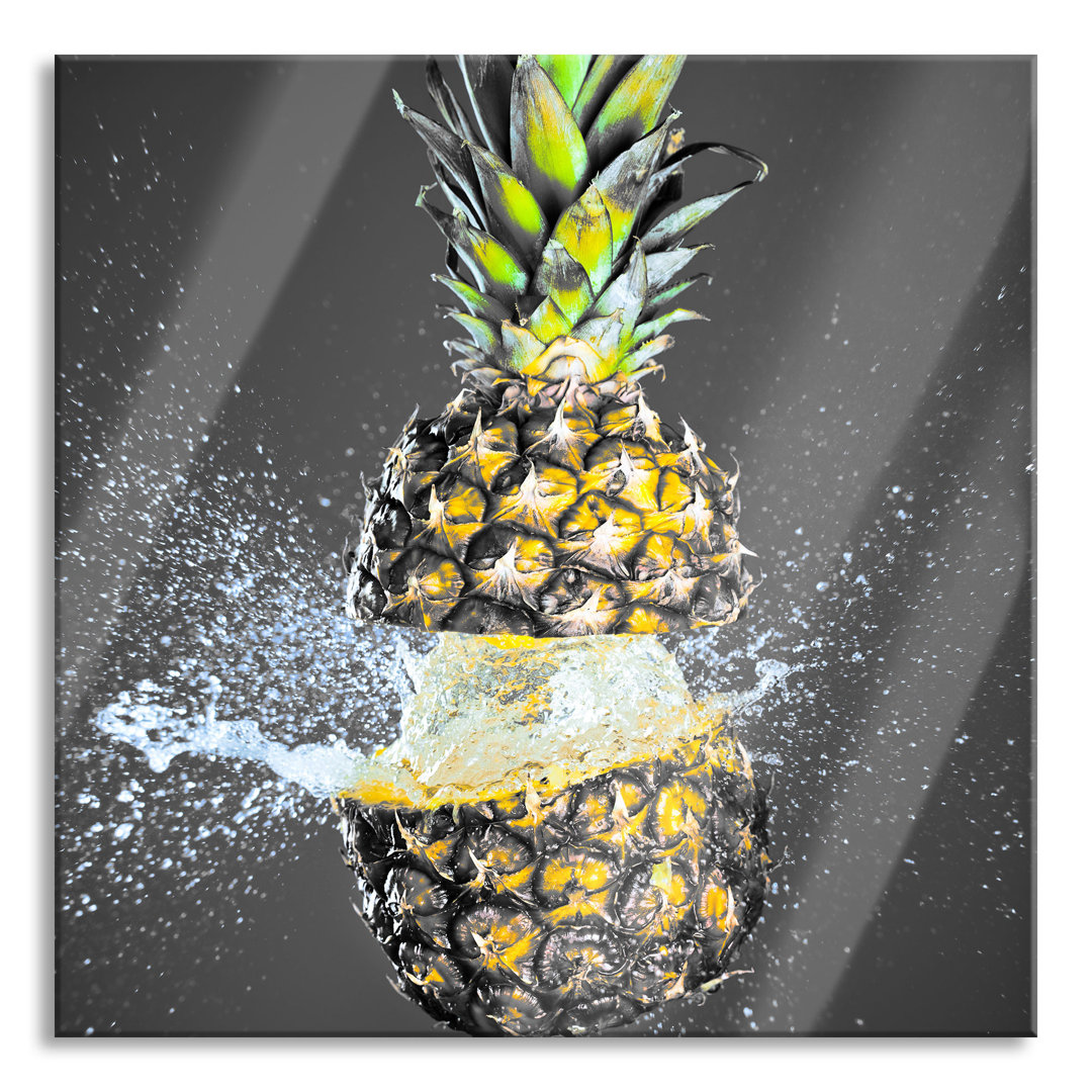 Glasbild "Ananas mit Wasser besprüht"