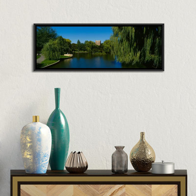 Lac panoramique dans un jardin formel, Boston Public Garden, Boston, Massachusetts, États-Unis - Impression sur toile tendue sur châssis