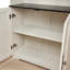 Armoire de rangement autoportante avec tablettes réglables et portes de grange-498331075
