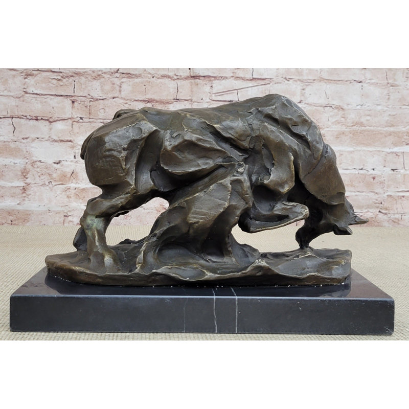 Sculpture de taureau chargeant