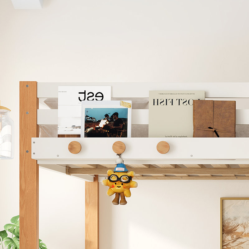 Lit mezzanine double en bois pleine grandeur avec tablettes de rangement, crochets et espace sous le lit, beige et naturel
