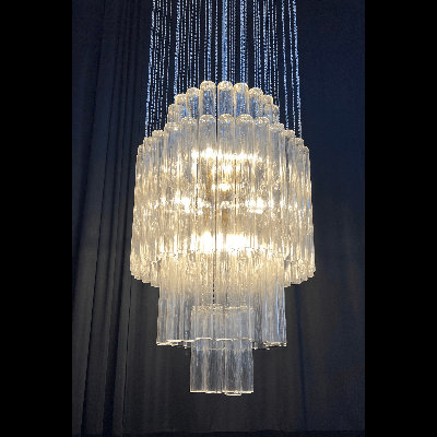 Lustre moderne en verre texturé à niveaux pour plafonds hauts