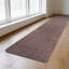 Tapis de couloir coulissant 2 pi x 8 pi brun auto-adhésif-126671408