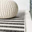 Tapis intérieur / extérieur à rayures décalées ivoire / noir Aubriella-234476636