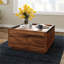Table basse carrée en bois d'ingénierie brun chaud avec tiroirs de rangement et plateau d'aspect béton moderne