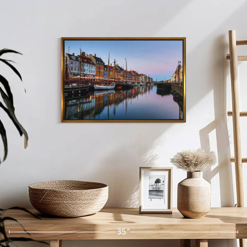Nyhavn New Harbor, 19 po x 13 po, Cadre flottant doré