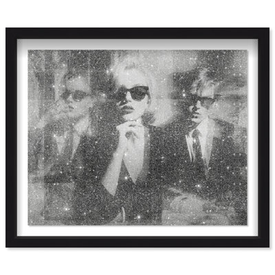 Imprimé mode rétro Distortions Shadowbox avec reflets de poussière de diamant par Oliver Gal