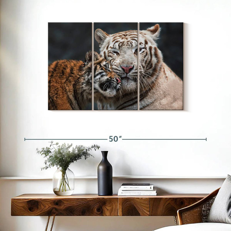 Tigre blanc et chaton Brampt, H 24 po x l 38 po