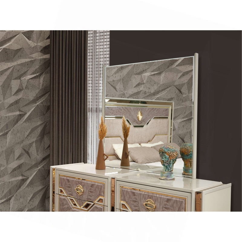 Miroir de style moderne Omari en bois et accents dorés en beige