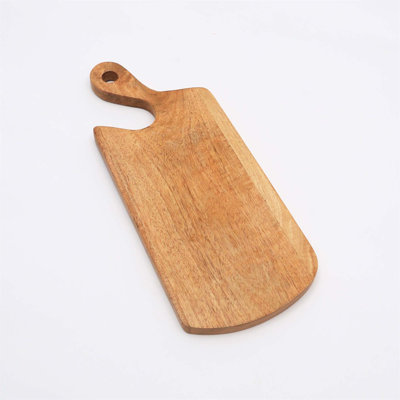 Planche à servir et à découper en bois fabriquée à la main, durable et élégante pour trancher, couper en dés et servir dans les cuisines modernes.