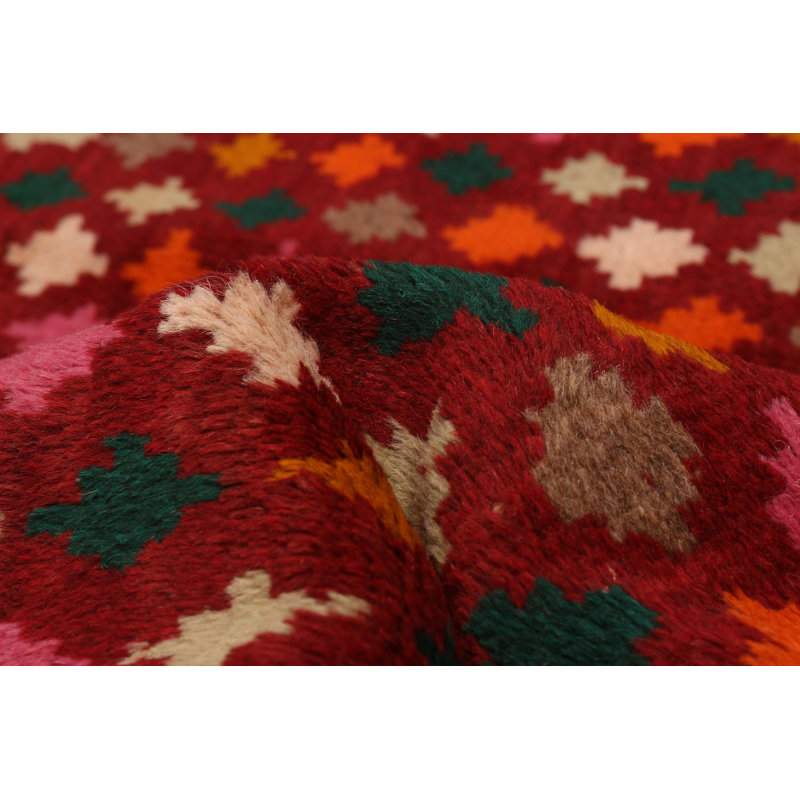 Tapis rouge foncé Akhjah 6 pi 10 po x 9 pi 9 po