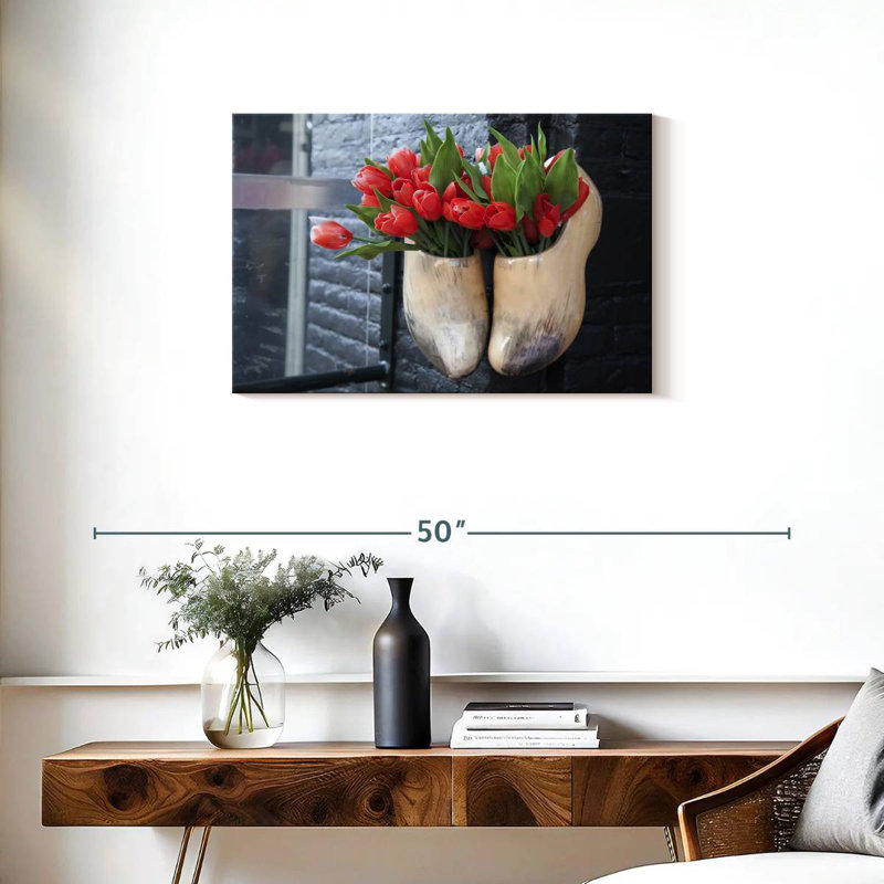 Tulips In Clogs, H 20 po x l 30 po