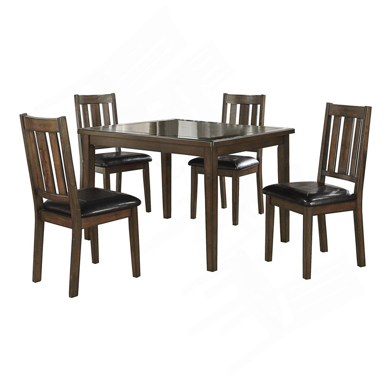 Ensemble de salle à manger en cerisier avec 4 chaises et revêtement en similicuir, idéal pour les réunions de famille et les invités.