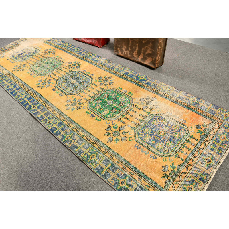 Charmant tapis de couloir turc tissé à la main de style rétro avec de la laine jaune antique pour les escaliers et les couloirs