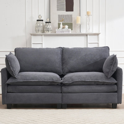 Canapé en velours à assise profonde de style contemporain, parfait pour la vie moderne et la détente.