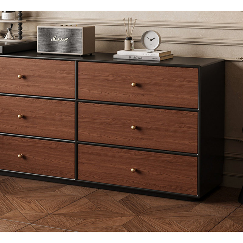 Commode rétro avec une touche haute