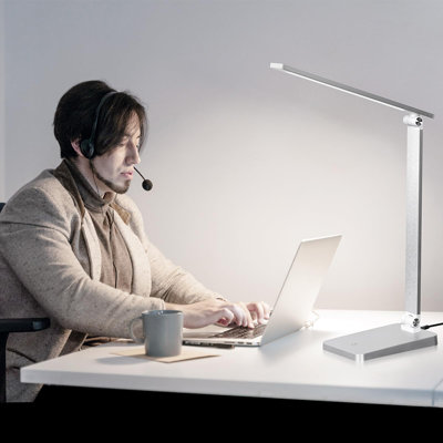 Petite lampe de bureau tactile à DEL à intensité variable 5000K sans souci avec charge USB