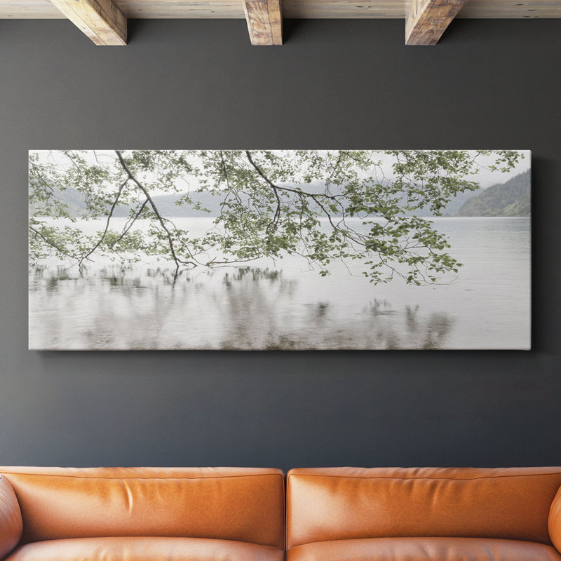 Lake Crescent Rainy Day - Toile tendue avec châssis - Prêt à accrocher, H 12 po x l 30 po