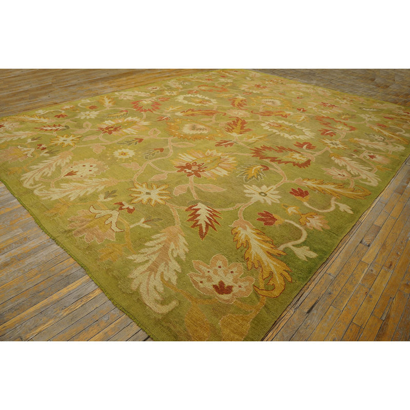 Tapis Oushak antique à grande échelle