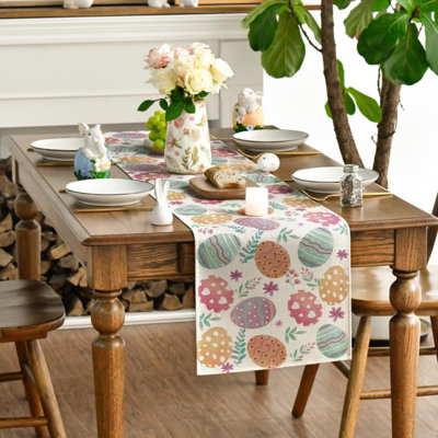 Chemin de table aquarelle avec œufs de Pâques, décoration de table de salle à manger pour la maison