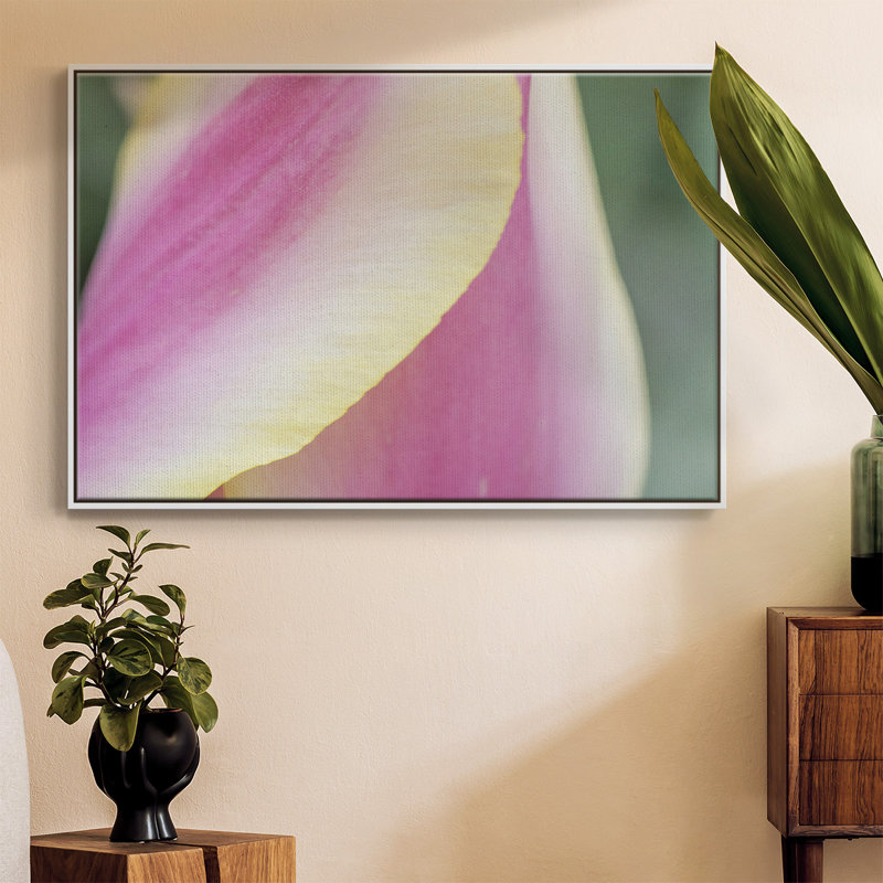 Délicat - peinture sur toile tendue, Toile avec cadre blanc, H 37 po x l 25 po x P 2 po