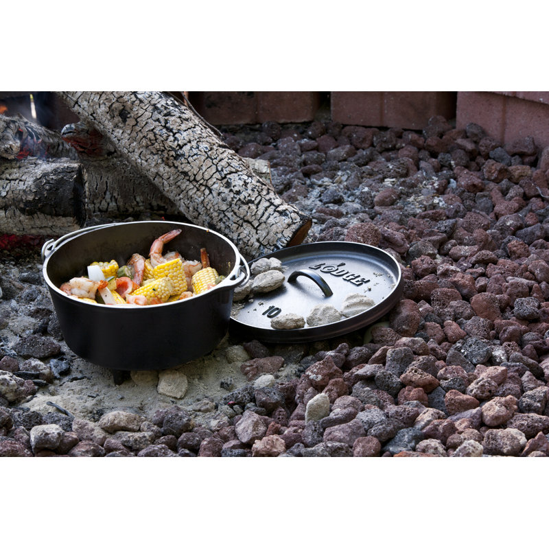 Lodge Cast Iron Round Dutch Oven, 4.7 L