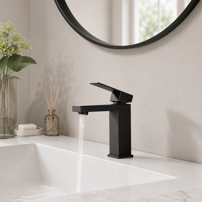 Single Handle Bathroom Faucet with Supply Lines