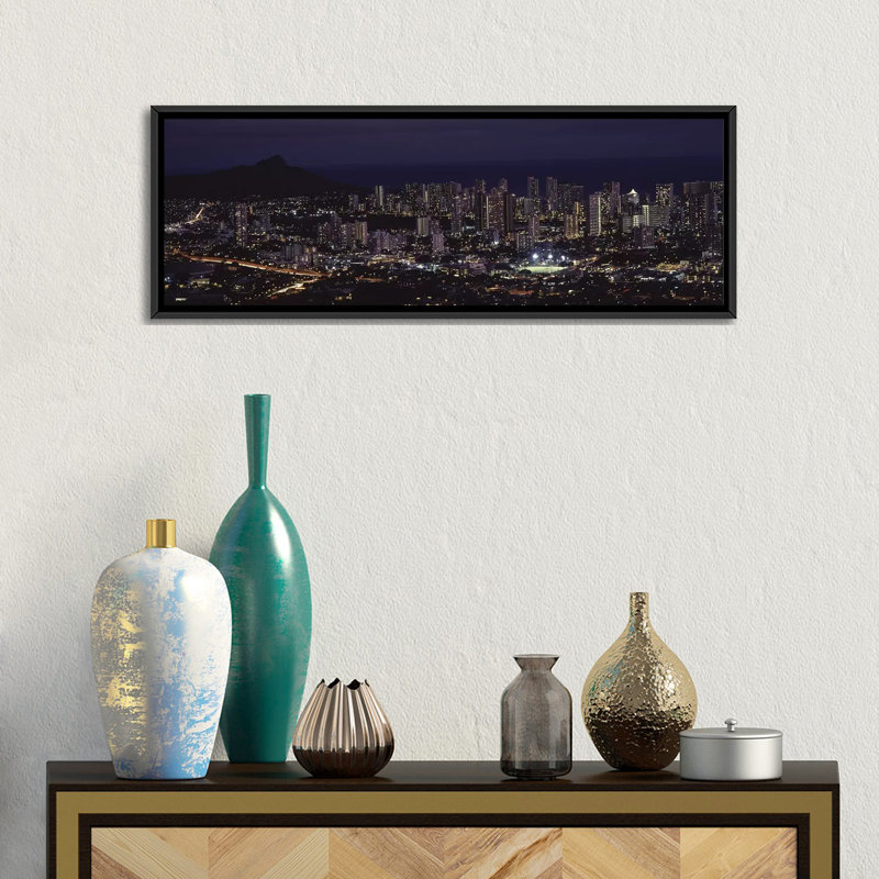 « honolulu, oahu, hawaii », reproduction de photo sur toile, H 12 po x l 36 po x P 1,5 po, Toile avec cadre noir