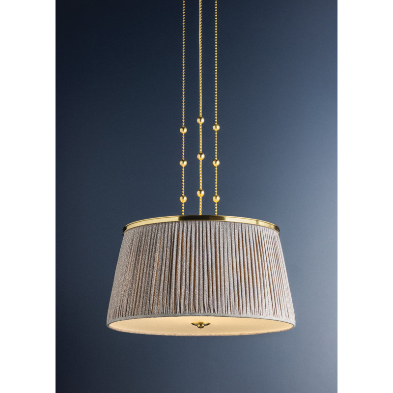 Valeria Pendant, 28, 3