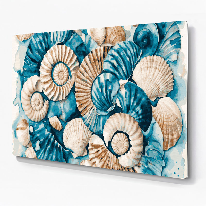«Coastal Shell Surface Study», art mural en métal beige