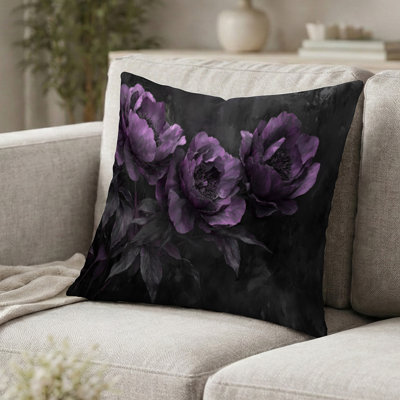 Coussin décoratif imprimé pivoines violettes et noires Midnight Bloom -