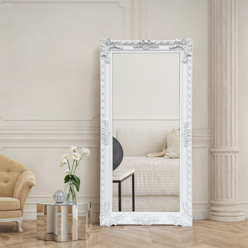 Antique decorative mirror, 71 po x 36 po, Blanc