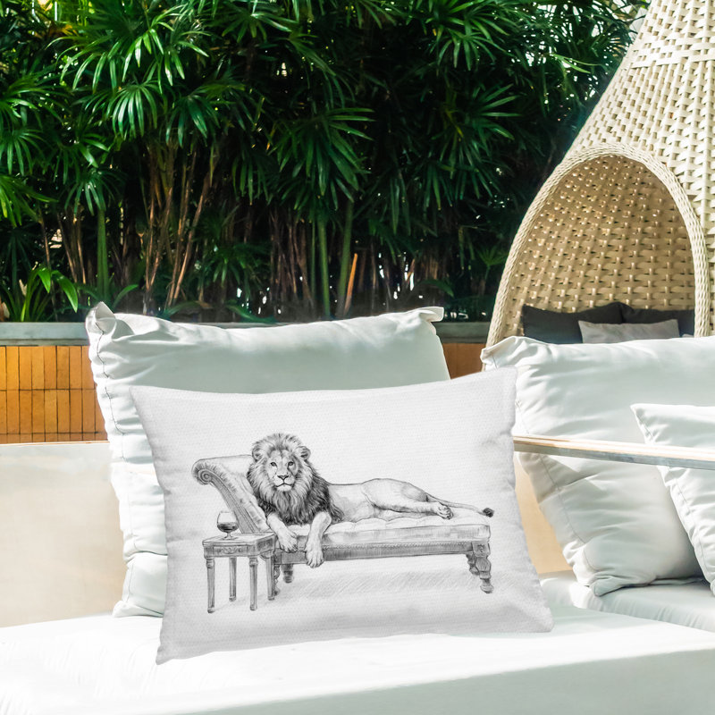 Coussin d'extérieur imprimé «Lounging Beast Lion» par Victoria Barnes