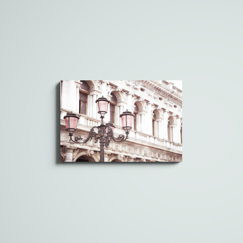 Photographie de Venise sur lanternes roses I, H 20 po x l 30 po
