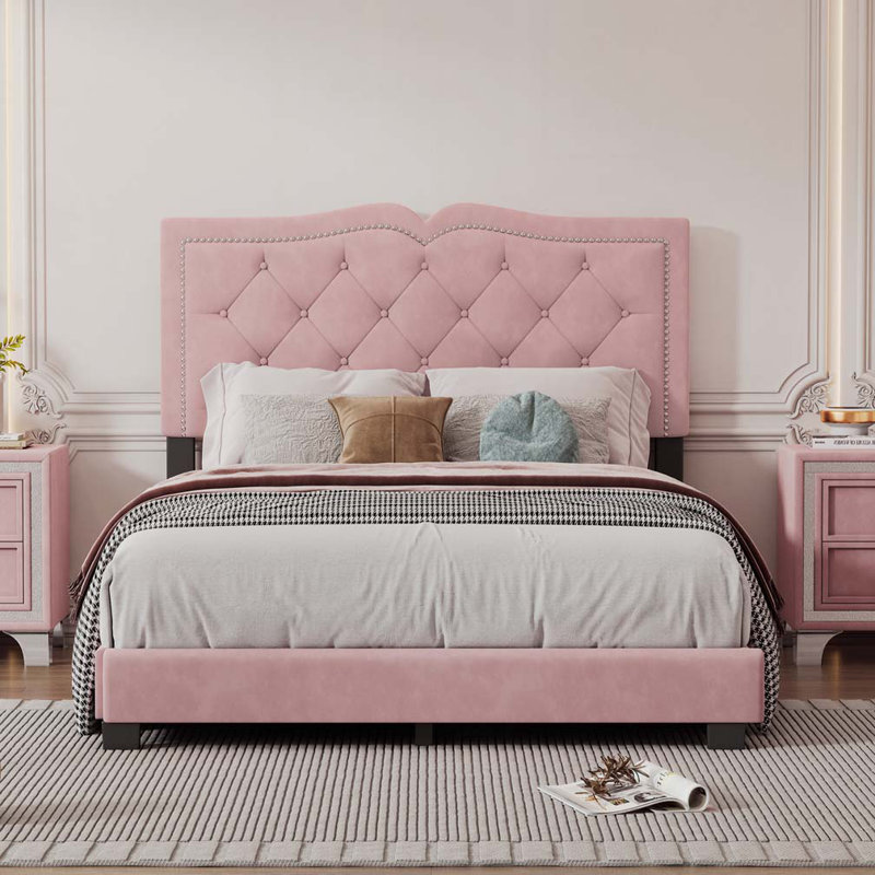 Lit plateforme tapissier avec tête de lit en velours capitonnée et rivets décoratifs, base de lit moderne et élégante, Rose