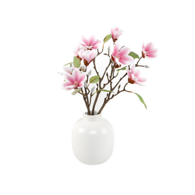 Arrangement floral de magnolia dans un vase