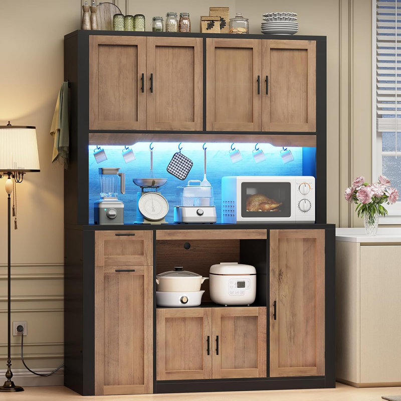 Armoire de rangement 71 "avec huche de cuisine avec station de charge et lumière DEL, Noir / brun, 47.2" wide